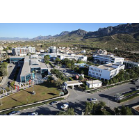Girne Amerikan Üniversitesi logosu